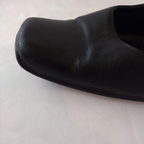Kenneth Cole Reaction Black Leather Pump - Picture 3 of 10